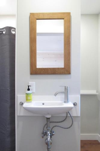 Un baño de Eco-friendly studio - ocean views, close to beach