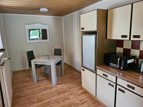 Η κουζίνα ή μικρή κουζίνα στο Ferienapartment Waldhaus