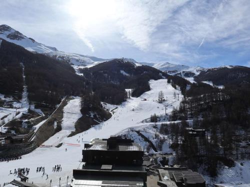 Triplex familial Les Orres, 12 pers, piste directe - FR-1-322-591
