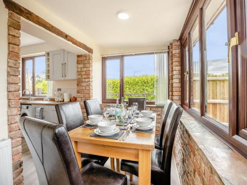 a dining room with a table and chairs at Casa Mia in Terrington Saint John
