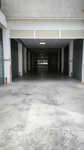 an empty parking lot in a parking garage at La Foresteria Termoli in Termoli