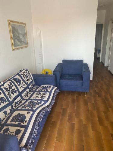 a living room with a couch and a blue sofa at Spacious apartment in Isola Verde for 5 people Ca' Zadra in Isola Bacucco