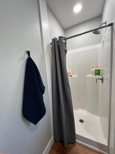 Un baño de Eco-friendly studio - ocean views, close to beach
