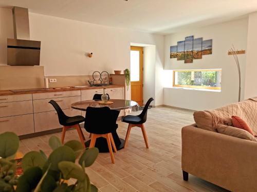 Photo de la galerie de l'établissement Charmant gîte au cœur du hameau de Gandoulès, à Montpezat-de-Quercy