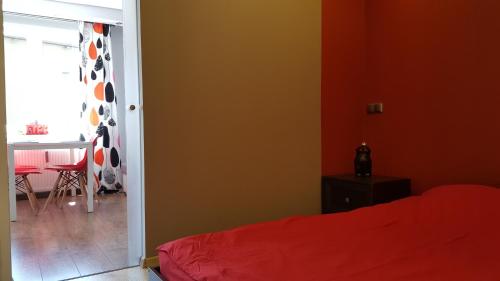 Giường trong phòng chung tại StudioSpanie Apartament Modern 2 pokojowy z balkonem