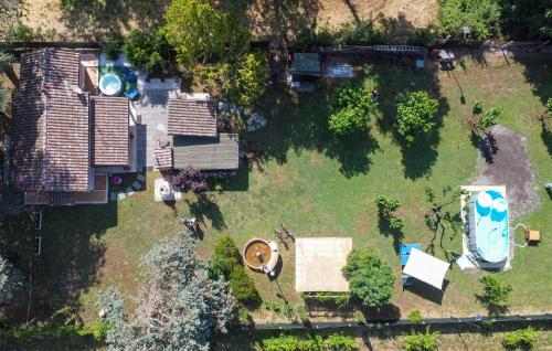 an aerial view of a yard with a house at Cozy Home In Montefiascone in Montefiascone