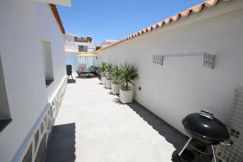 LAS ROSAS by RENTMEDANO Stunning luxury Chocolate Box villa with private heated pool & wifi