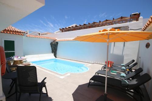 LAS ROSAS, Stunning luxury Chocolate Box villa with private heated pool & wifi
