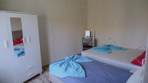 a bedroom with two beds and a mirror at HAPPY LİFE HOUSES in Ürkmez