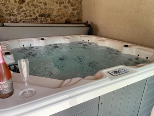 Gambar di galeri bagi GITE ROMANTIQUE di Cléré-les-Pins