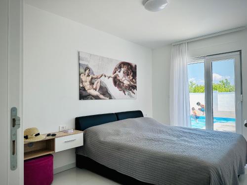 a bedroom with a bed and a view of a pool at Villa Moderne MARIA-VIDA Piscine Medugorje 2km Mostar 22km in Međugorje
