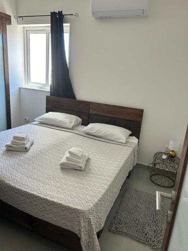 a bedroom with a bed with two towels on it at Penthouse no 8 in Il-Ħamra