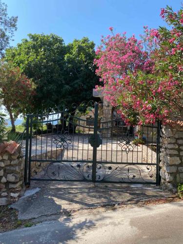 Gambar di galeri bagi Holiday home Drobnici di Sveti Stefan