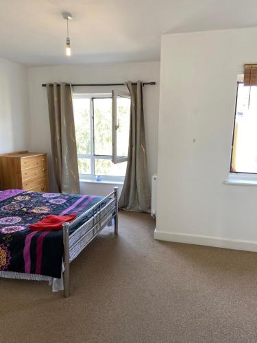 a bedroom with a bed and a window at Langham Lake House in Simpson