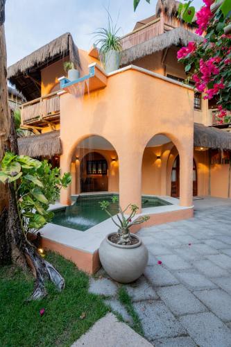 a large house with a courtyard with a pool at Dayo Hotel in Flecheiras