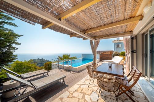 Πισίνα στο ή κοντά στο White Villas Lefkada
