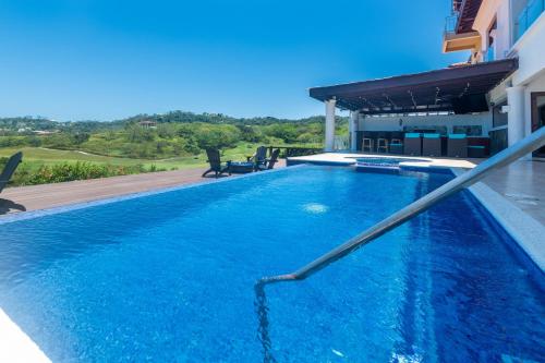 Πισίνα στο ή κοντά στο Pristine Bay 1005- Villa Loce home