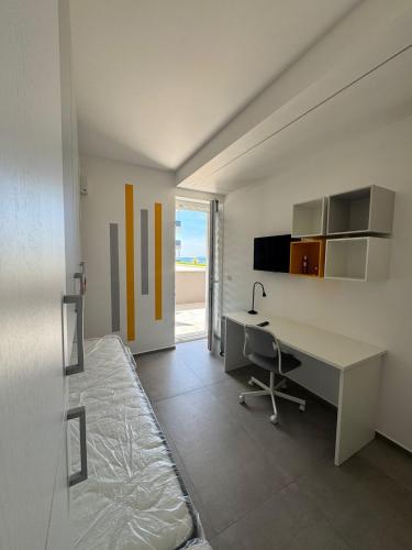 an office with a desk and a bed in a room at Sul Mare in Molfetta