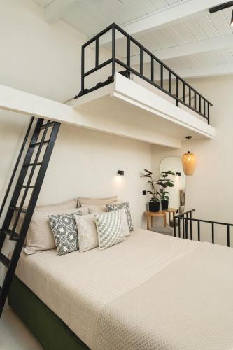 Old Town Apt, Balcony, brand new, family, central