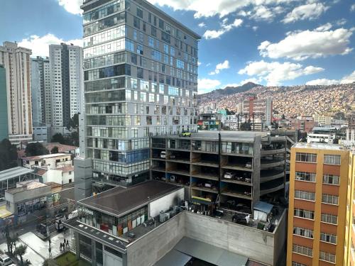 a view of a tall building in a city at Apartamento con hermosa vista y soleado en Sopocachi in La Paz