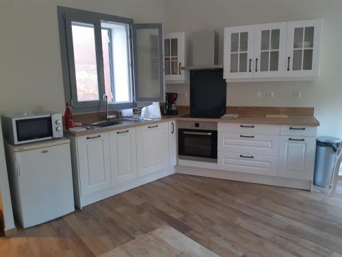 Photo de la galerie de l'établissement Maison Atypique restaurée à NEUF Calme Tout à Pied, à Six-Fours-les-Plages