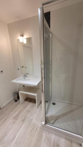 Photo de la galerie de l'établissement Le cosy appart piscine et spa, à Blanquefort