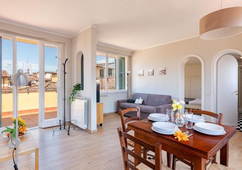sal- Penthouse with terrace a stone's throw from Piazza Signoria