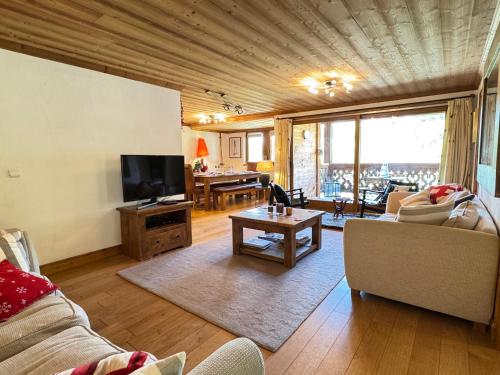 Appartement 3 chambres avec balcon, proche des pistes, parking, WiFi, TV avec Netflix et Amazon.