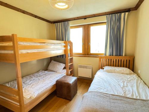 Appartement 3 chambres avec balcon, proche des pistes, parking, WiFi, TV avec Netflix et Amazon.