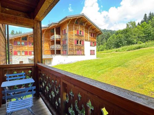 Appartement 3 chambres avec balcon, proche des pistes, parking, WiFi, TV avec Netflix et Amazon.