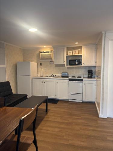 Η κουζίνα ή μικρή κουζίνα στο Maine Beach Condo