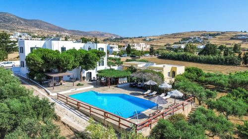 Tzane Studios & Apartments - Steps away from Golden Beach