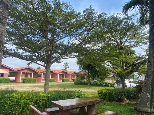 Κήπος έξω από το โพธิ์ทองริมทุ่ง Pothong Rimtung Hotel
