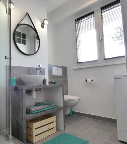 Photo de la galerie de l'établissement Homey Street - Parking - Centre-ville - Proche Geneve, à Annemasse