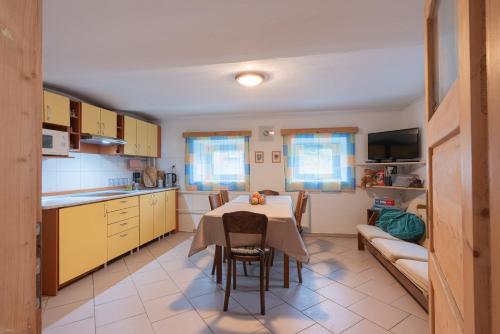 Η κουζίνα ή μικρή κουζίνα στο Holiday House Mária