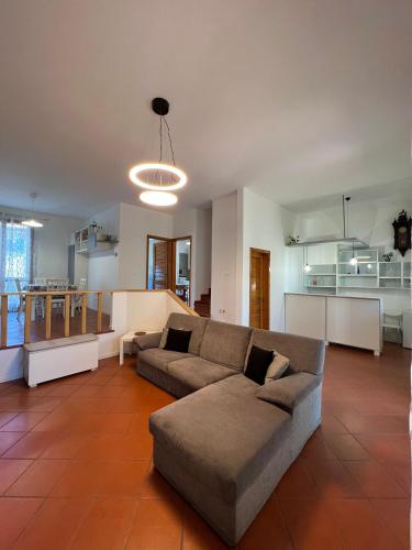a living room with a couch and a kitchen at Denise B&B 