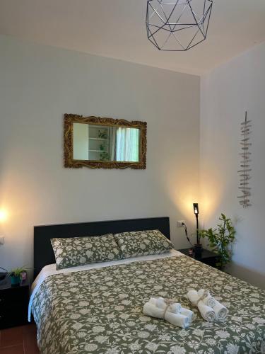 a bedroom with a bed with two towels on it at Denise B&B 