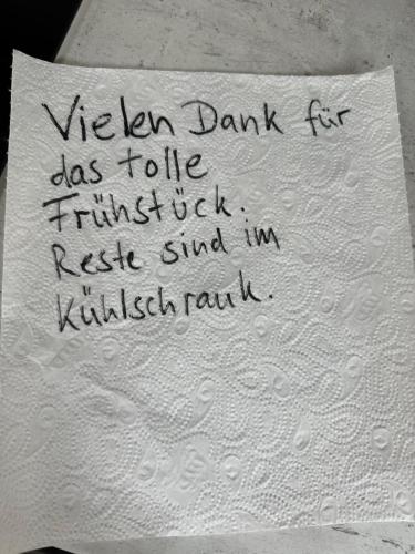 a piece of paper with writing on it at Große Ferienwohnung Gästehaus NEUBAU Merzig 120m2 in Merzig