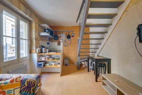 CHARMANT STUDIO DUPLEX 19 m2 - BORDEAUX CENTRE HISTORIQUE