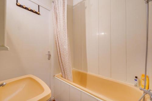 Et badeværelse på CHARMANT STUDIO DUPLEX 19 m2 - BORDEAUX CENTRE HISTORIQUE