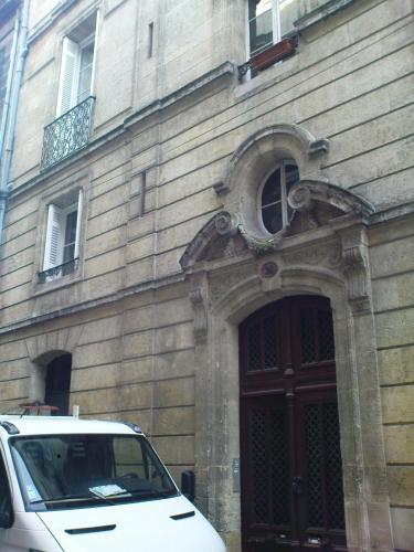 CHARMANT STUDIO DUPLEX 19 m2 - BORDEAUX CENTRE HISTORIQUE