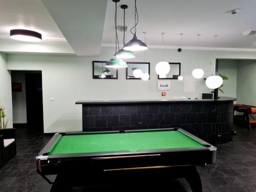 a pool table in a room with a wall at Villa Tropico śniadanie i obiadokolacja in Pobierowo