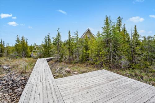Fotografie z fotogalerie ubytování Dragonfly Cove - Nature-inspired Lakeside Living v destinaci Tobermory