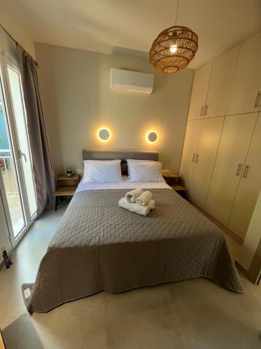 a bedroom with a bed with two towels on it at Victoria's & Anna's Apartments in Sami