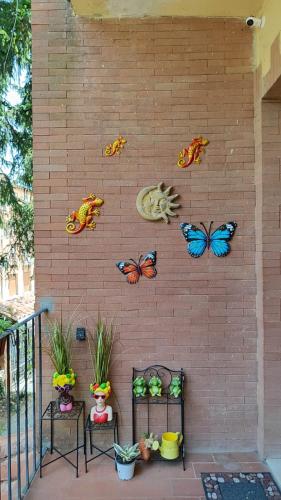 a wall with butterflies on a brick wall at Casa Fiorello in Città della Pieve