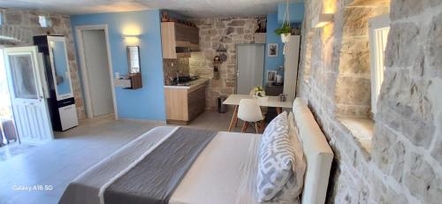 Posteľ alebo postele v izbe v ubytovaní Cosy Studio with breathtaking view