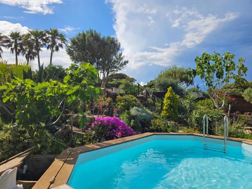 Photo de la galerie de l'établissement Villa st Tropez Pieds dans l'eau Pampelonne Plage, à Saint-Tropez