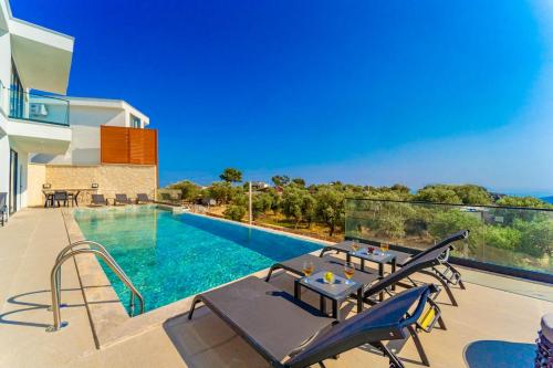 Kolam renang di atau dekat dengan Luxury Villa with Pool in Kalkan