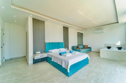 Katil atau katil-katil dalam bilik di Luxury Villa with Pool in Kalkan