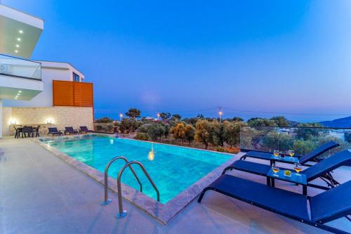 Kolam renang di atau dekat dengan Luxury Villa with Pool in Kalkan